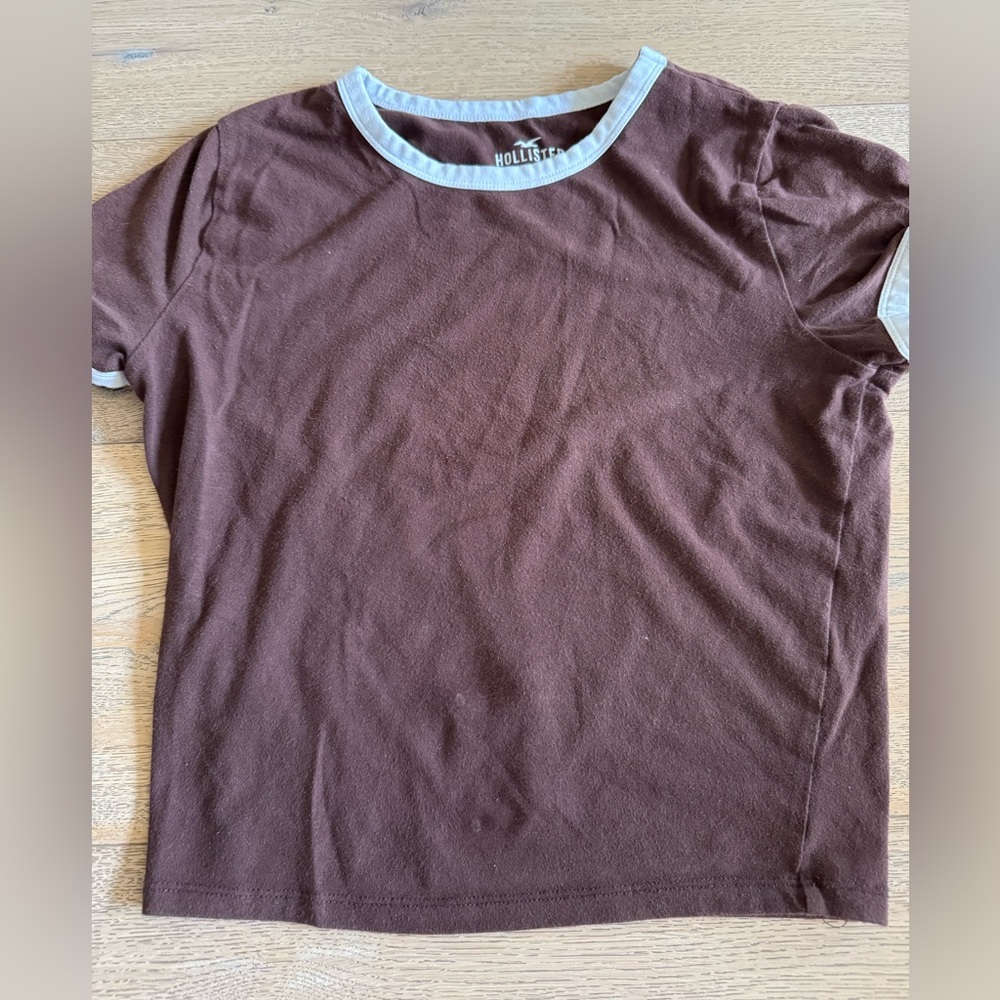 Hollister tee